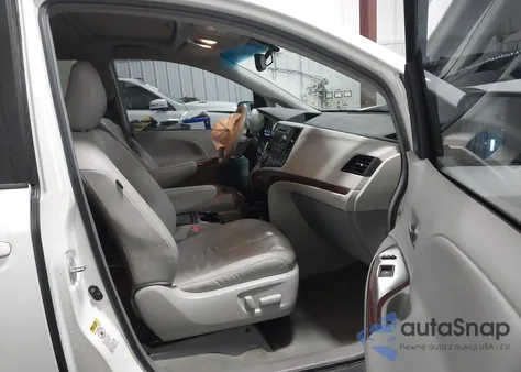 2012 Toyota Sienna Xle V6 8 Passenger z USA, uszkodzony, nr VIN 5TDYK3DC3CS242706